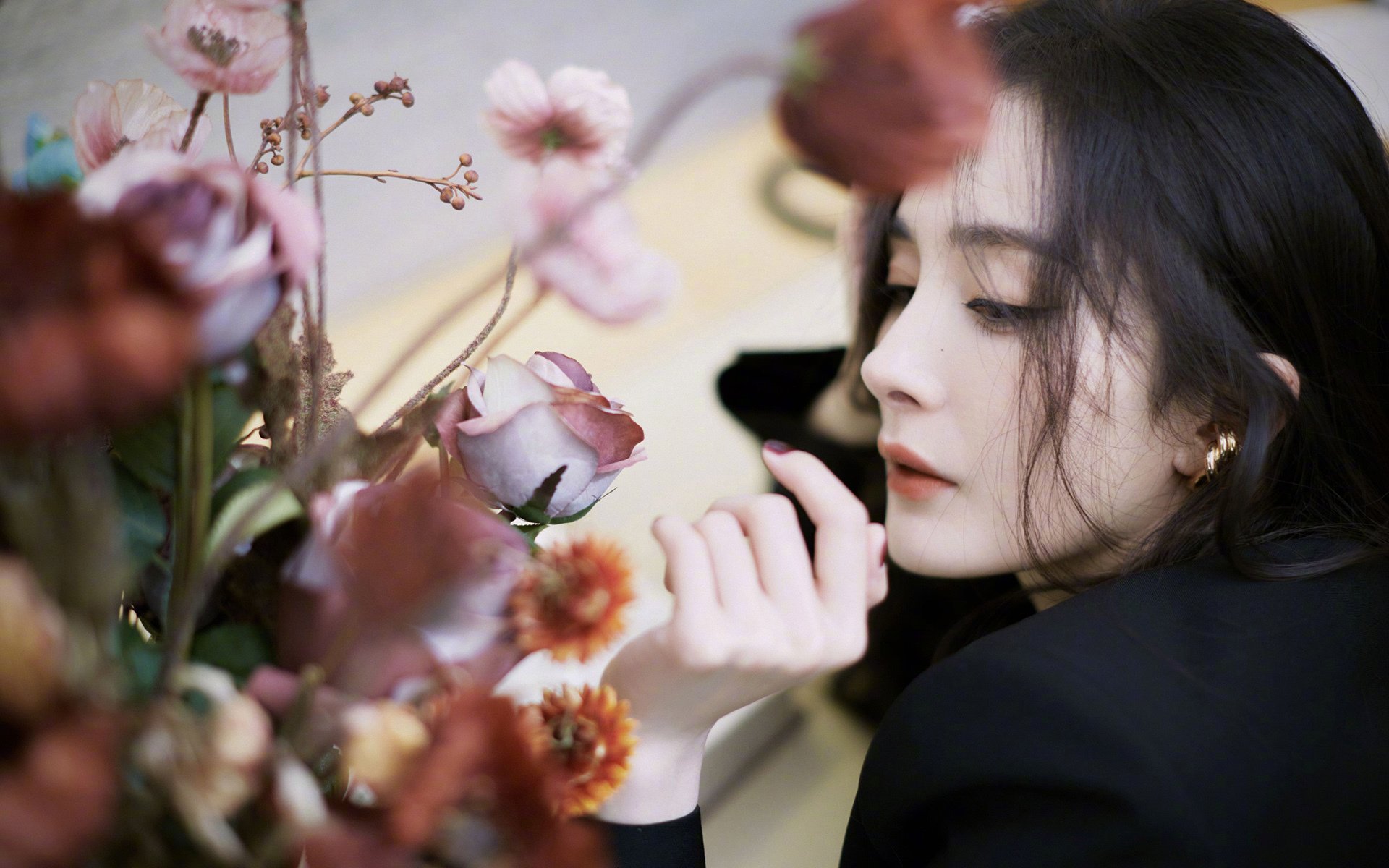 九游app下载中心-_夜光战场：夜间灯光秀激发不同精彩_，夜光灯视频