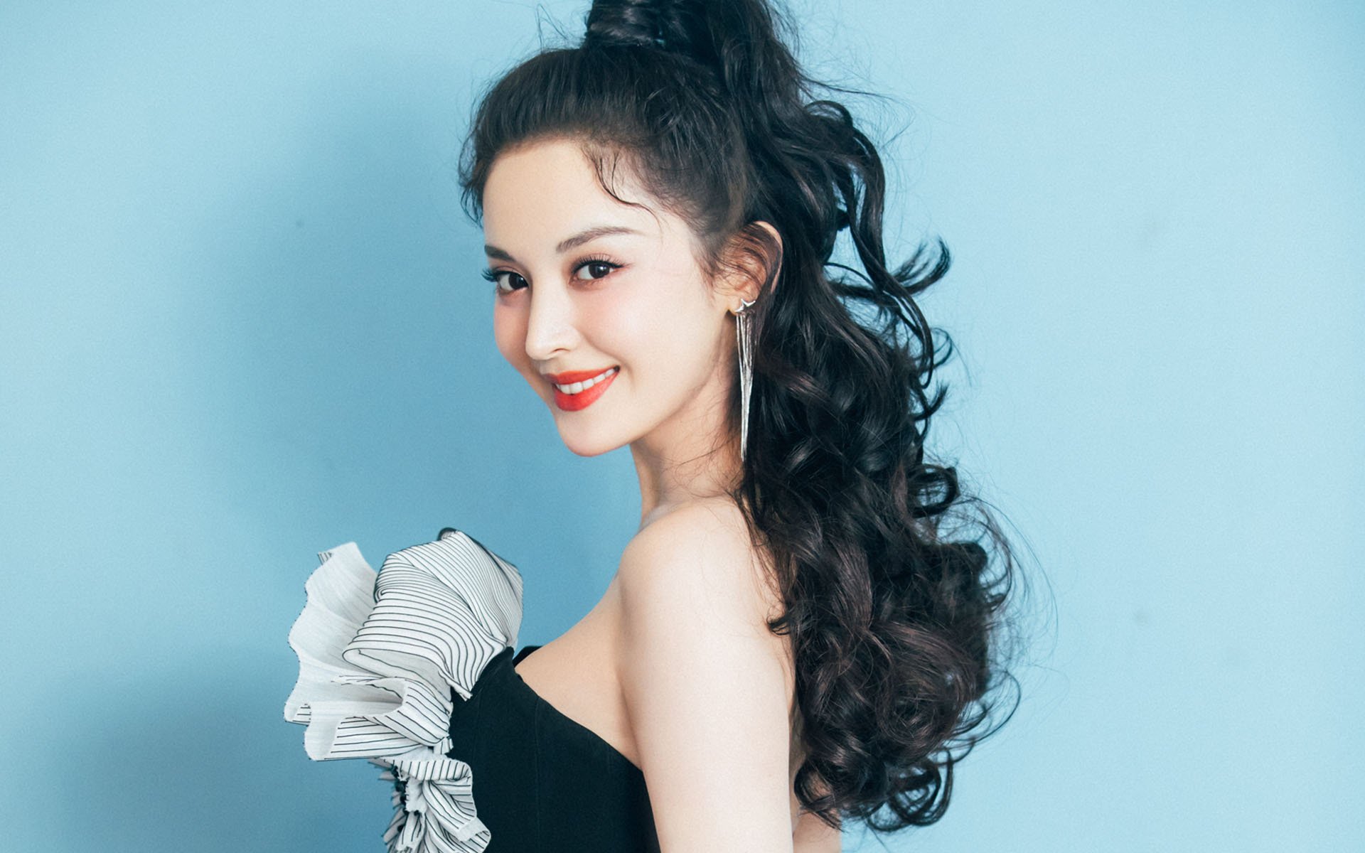 湖人击败快船，詹眉连线多次空接点燃现场，湖人队詹皇